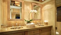 PERLE BLEUE Guest Bathroom.